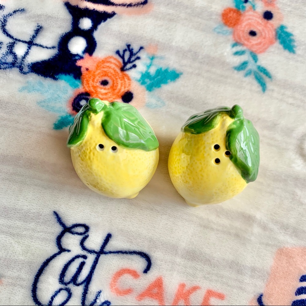 1 LEFT! 🍋 Yellow Lemon Salt & Pepper Shakers 🍋 - Picture 6 of 7